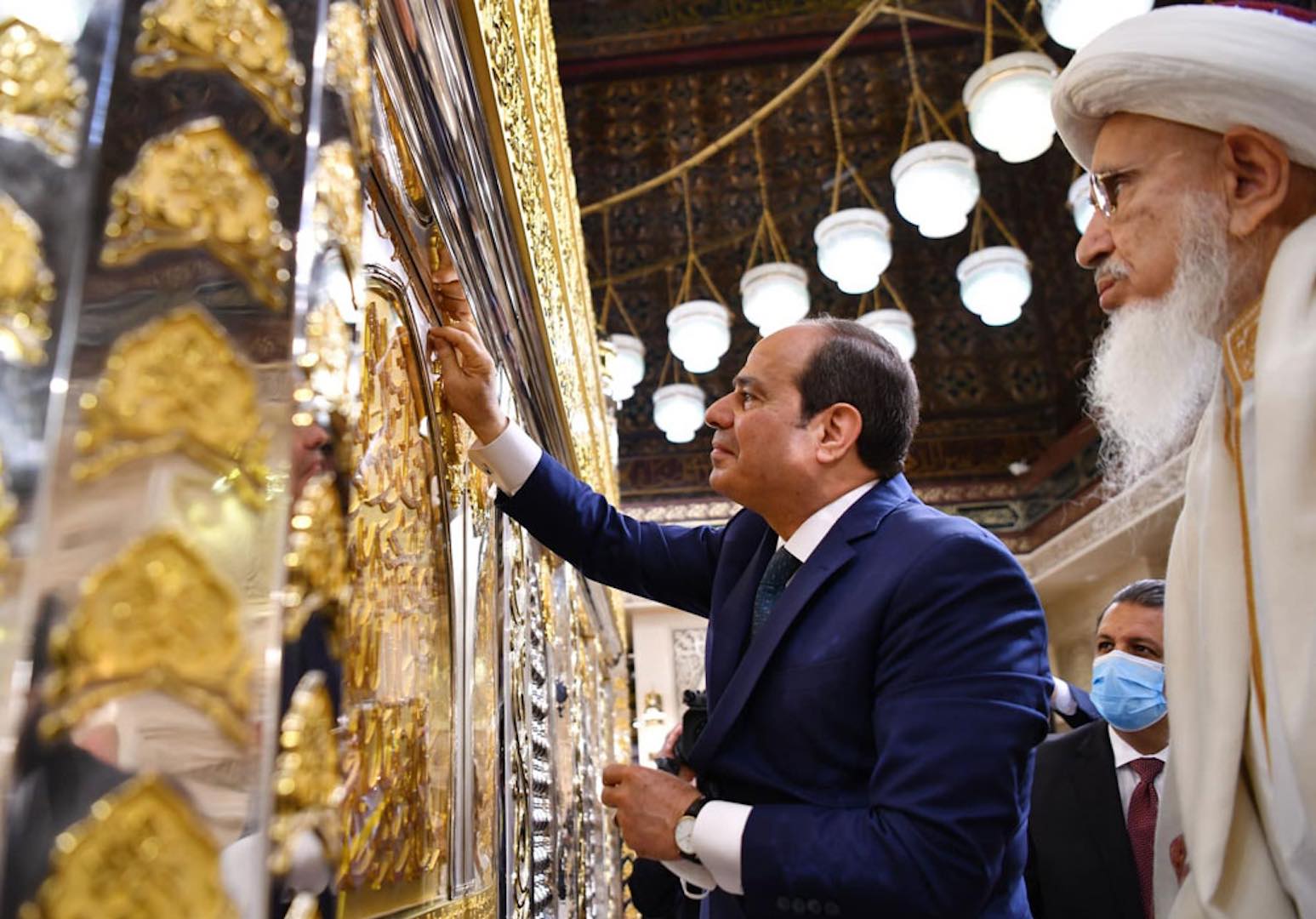 الرئيس المصري يفتتح مسجد السيدة نفيسة بعد أعمال التطوير والترميم